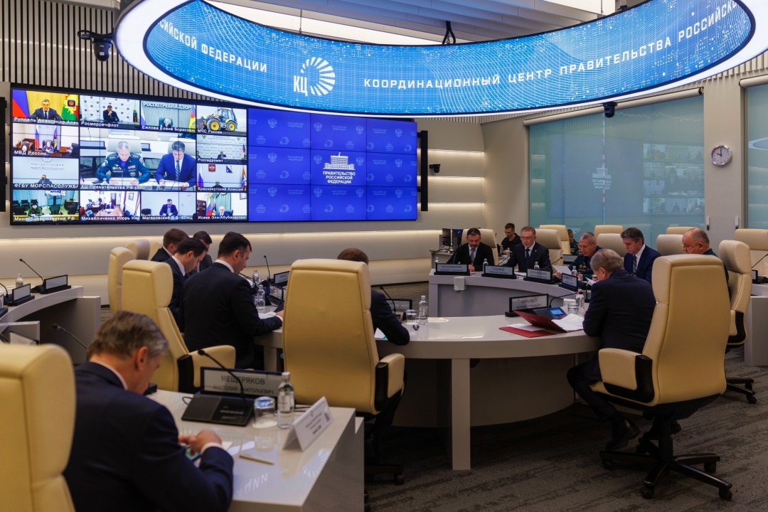 Виталий Савельев провел заседание правкомиссии для координации работ по ликвидации последствий ЧС, вызванной крушением танкеров в Керченском проливе.