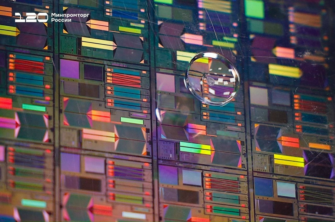 В Москве запустили тестовое производство фотонных интегральных схем