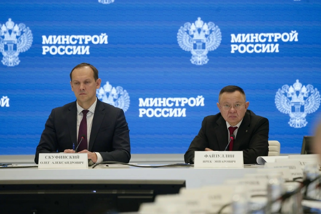 В Минстрое России состоялось совместное совещание Министра строительства и жилищно-коммунального хозяйства РФ Ирека Файзуллина и Руководителя Росреестра Олега…