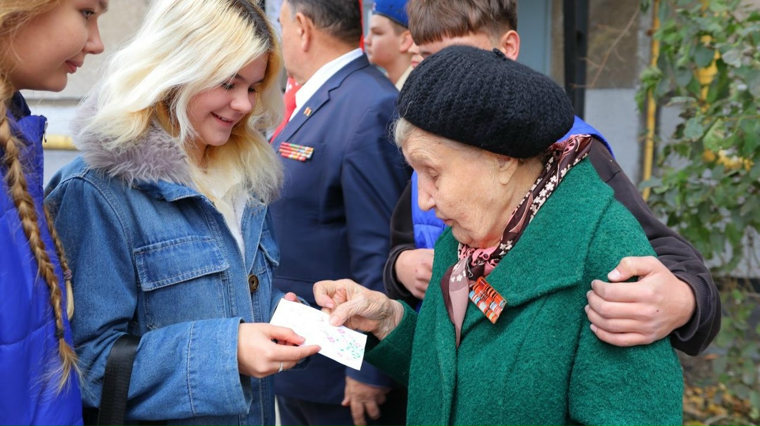 5 декабря в России отмечается День добровольца (волонтёра). Это про тех, кто безвозмездно помогает обществу и людям.
