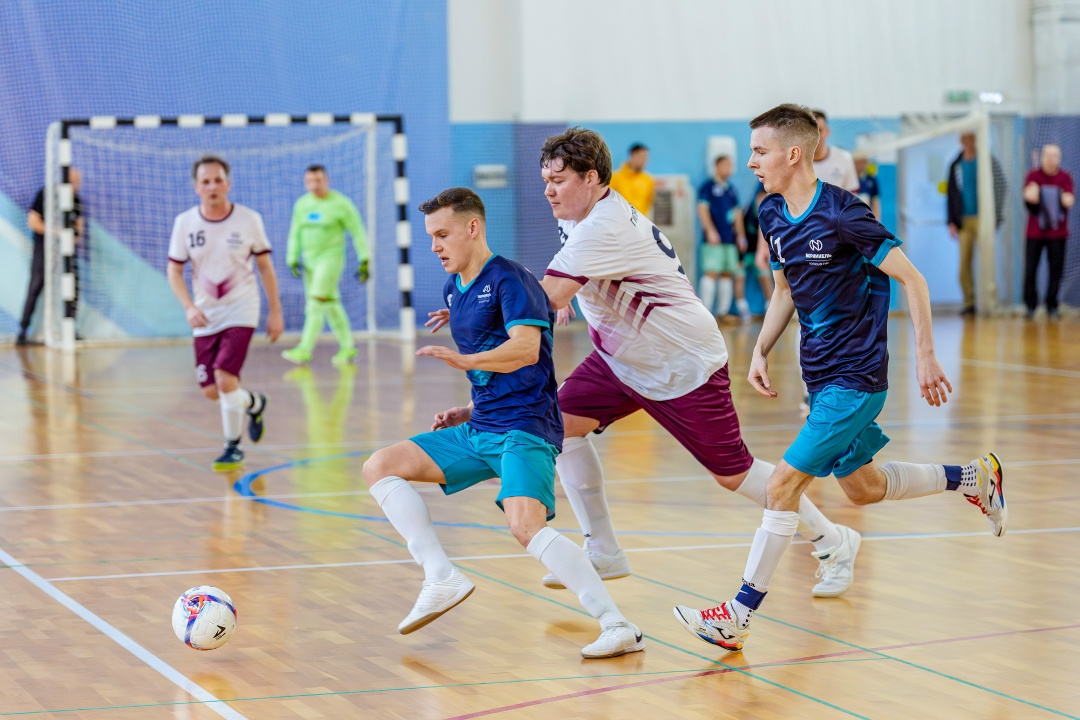 И на поле выходит… «Норникель»! Точнее — наши спортсмены. На XXII Корпоративном турнире по мини-футболу сойдутся 17 команд из разных подразделений компании:…