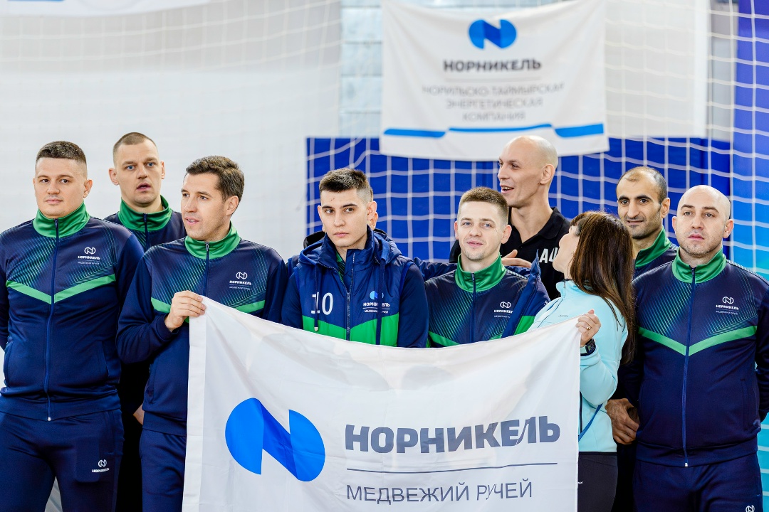 И на поле выходит… «Норникель»! Точнее — наши спортсмены. На XXII Корпоративном турнире по мини-футболу сойдутся 17 команд из разных подразделений компании:…