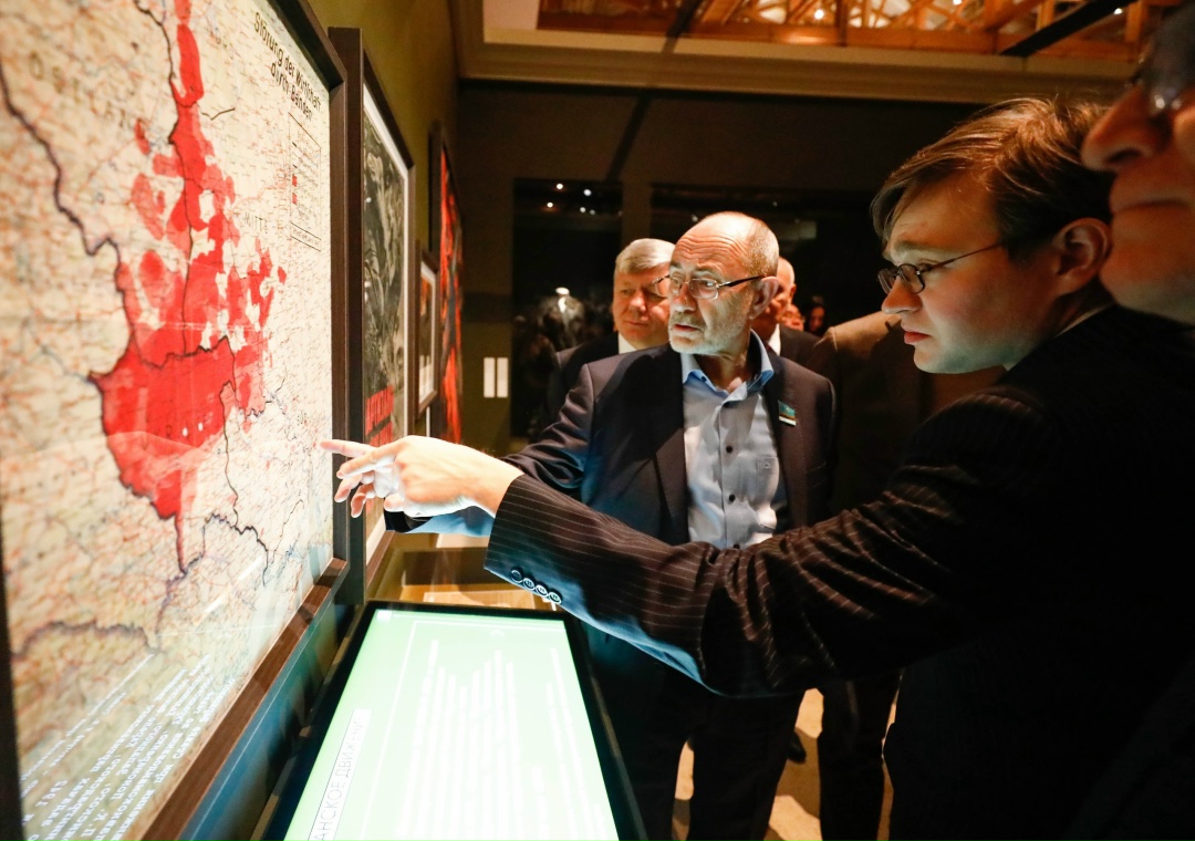 Члены делегаций — участников мероприятий ПА ОДКБ осмотрели выставки, посвященные подвигу советского народа в годы Великой Отечественной войны