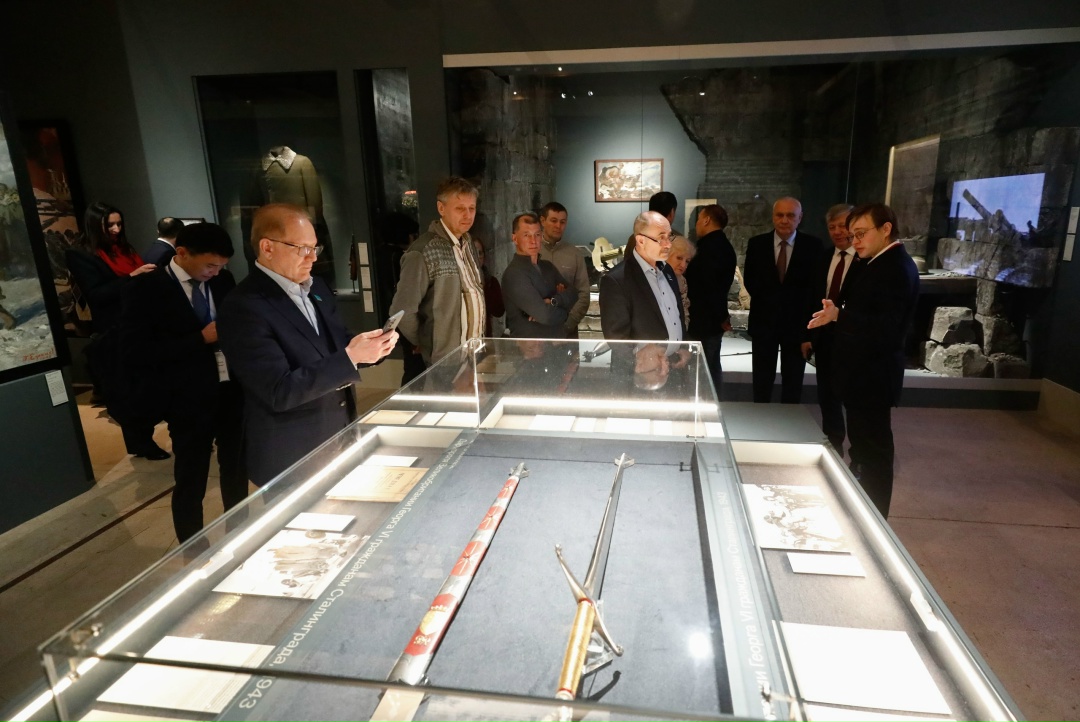 Члены делегаций — участников мероприятий ПА ОДКБ осмотрели выставки, посвященные подвигу советского народа в годы Великой Отечественной войны