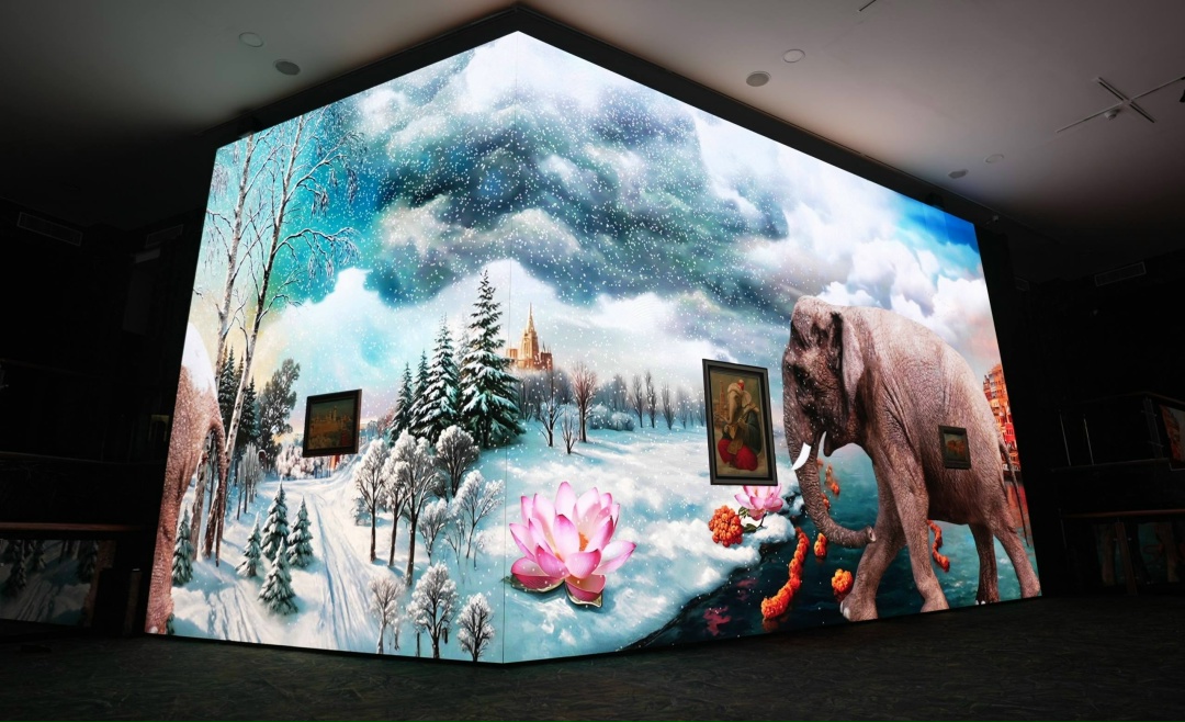 Ожившие цветы и путешествие слонов: в Индии открылась выставка Никаса Сафронова