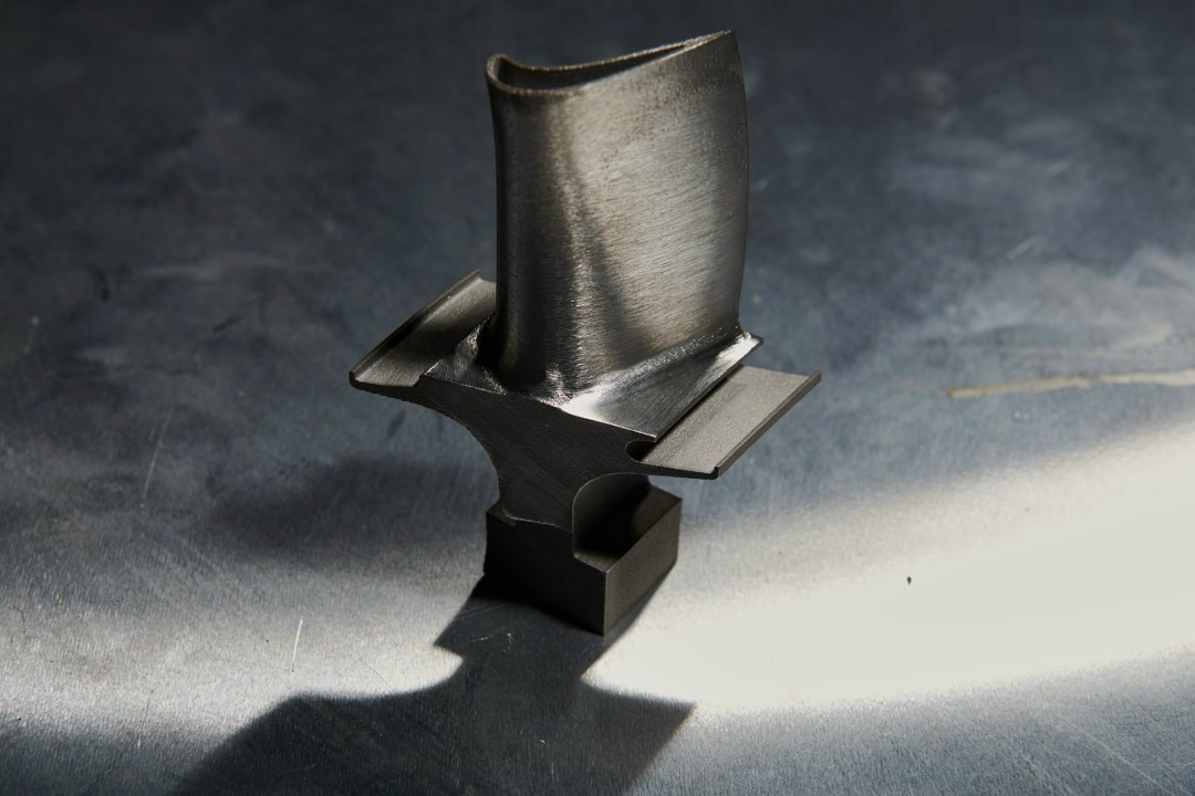 Красиво и надежно: рабочая лопатка для двигателя