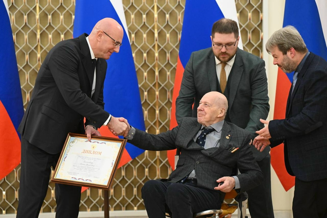 Дмитрий Чернышенко наградил лауреатов первой премии Правительства России в области детской и подростковой литературы.