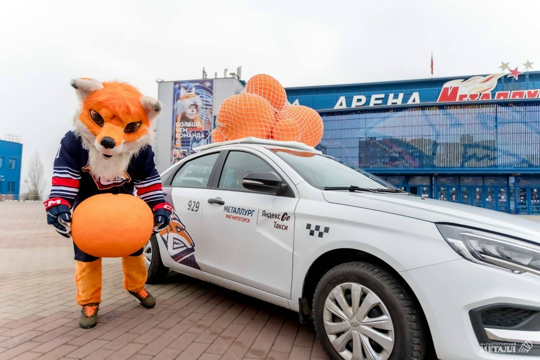 Оранжевое настроение в Магнитке Этой зимой город украшают мандарины — яркие, сочные, вплетённые в хвойные гирлянды