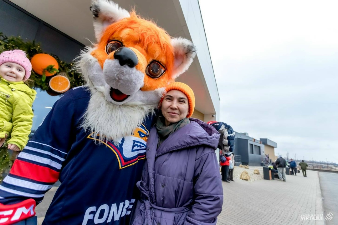 Оранжевое настроение в Магнитке Этой зимой город украшают мандарины — яркие, сочные, вплетённые в хвойные гирлянды