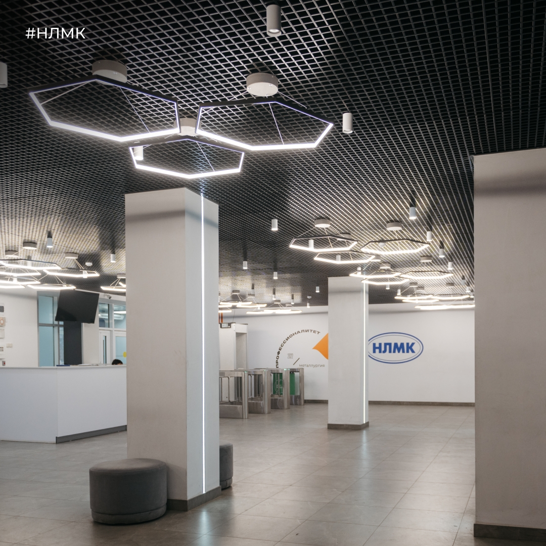 Мы помогли отремонтировать актовый зал на 300 мест в Липецком металлургическом колледже