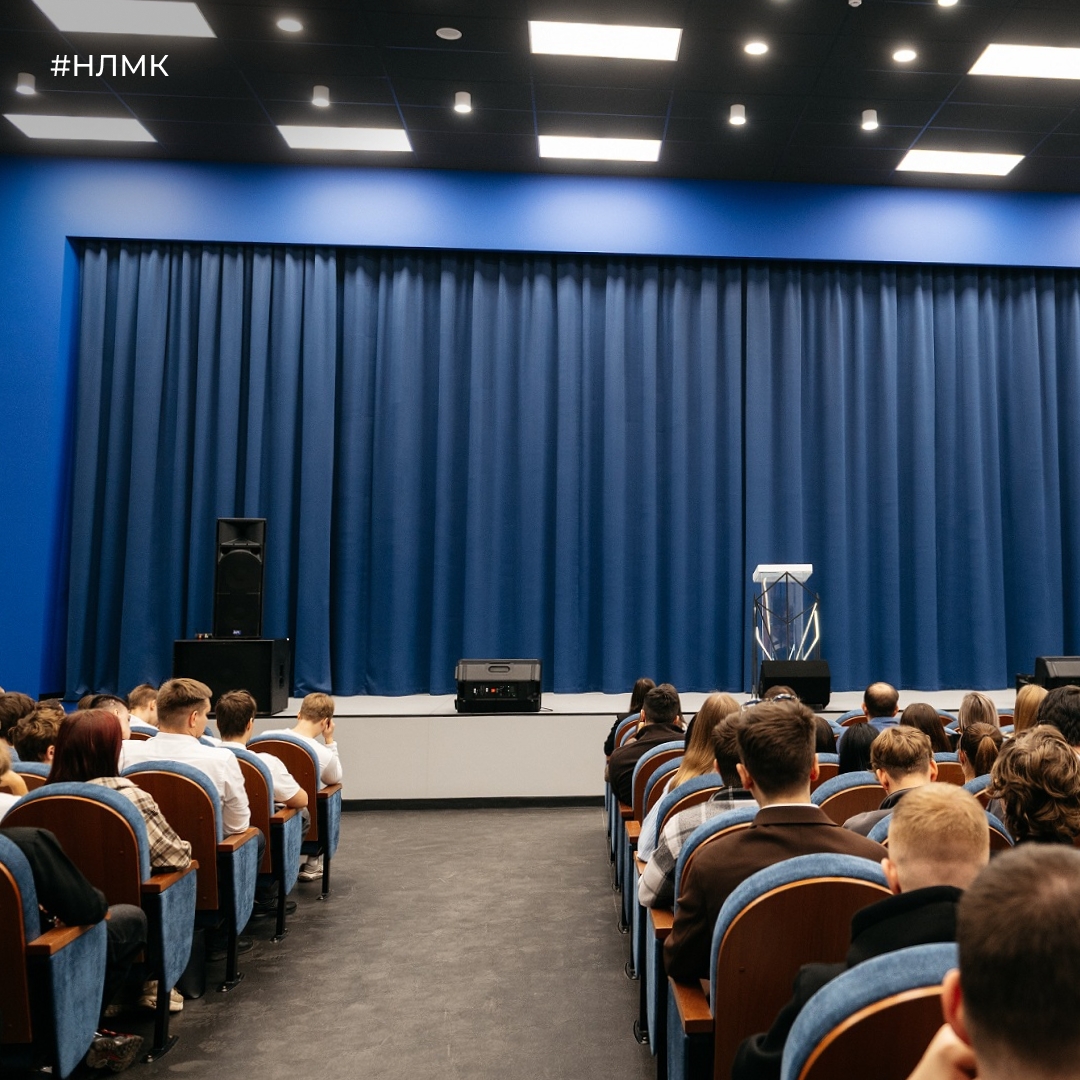 Мы помогли отремонтировать актовый зал на 300 мест в Липецком металлургическом колледже