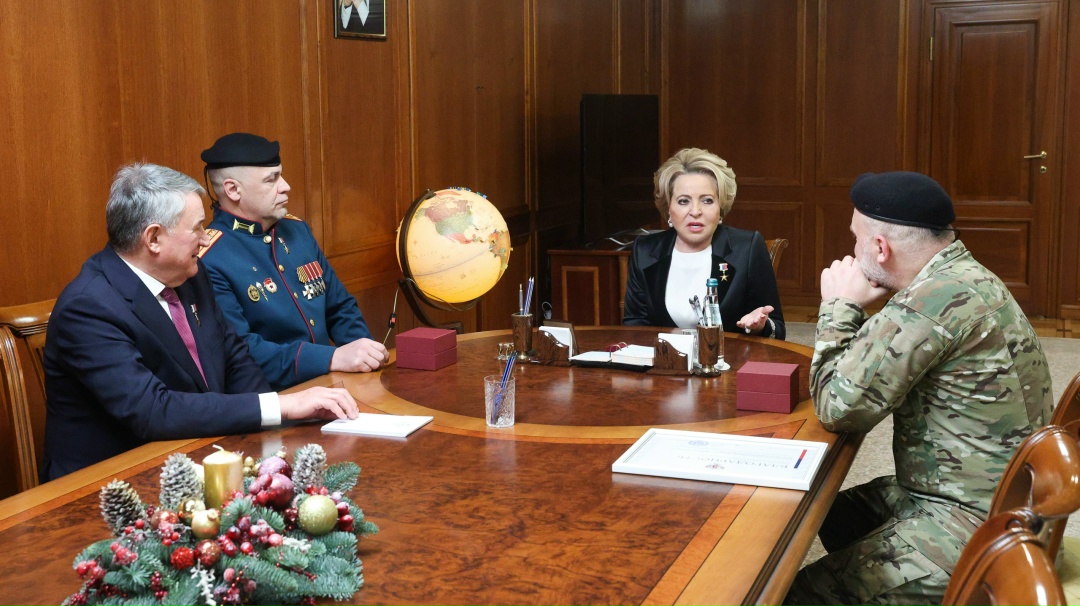 В День Героев Отечества Председатель Совета Федерации Валентина Матвиенко встретилась с офицерами разведывательно-штурмовой бригады «Ветераны» Добровольческого…