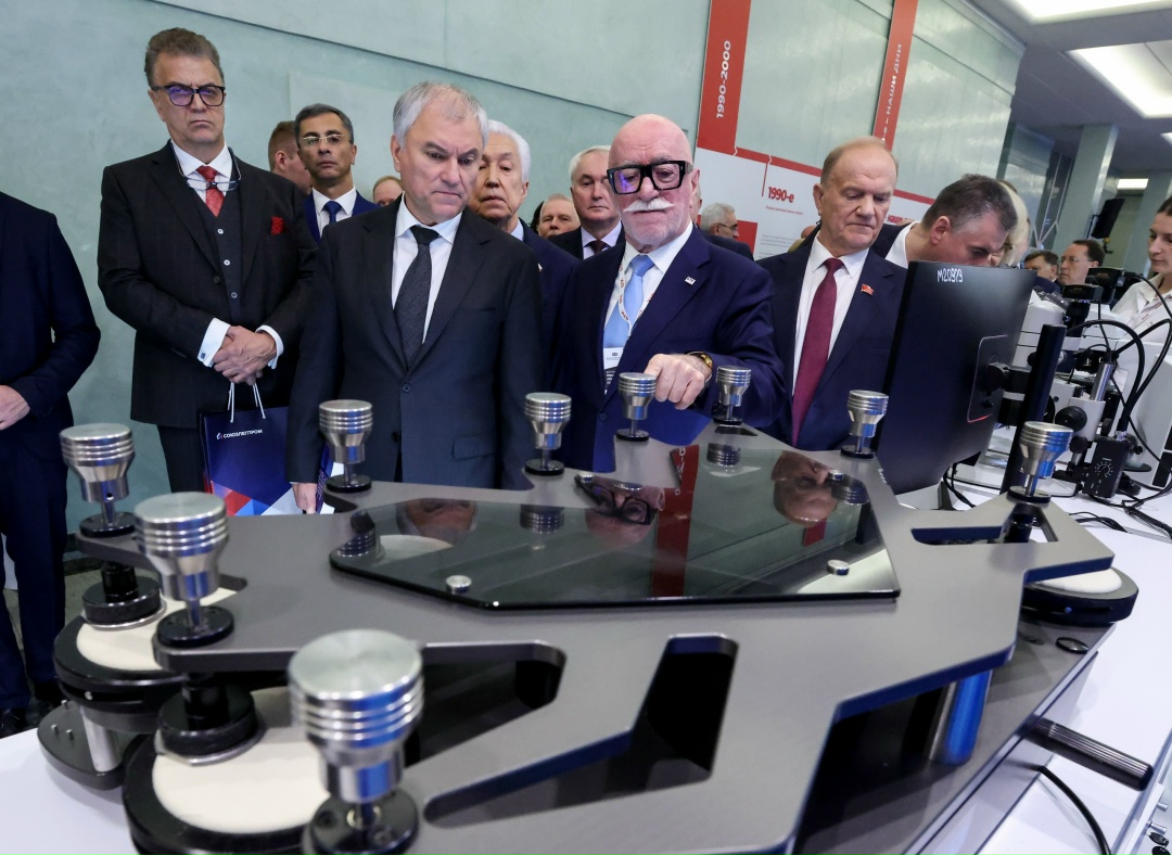 Форма для наших солдат и офицеров должна быть на 100 % отечественной, заявил Председатель ГД.