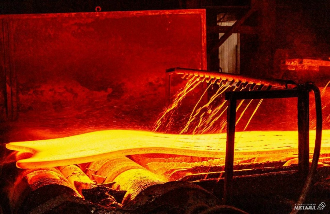 На ММК стартовал первый этап межзаводской школы по обмену передовым опытом в производстве горячекатаного листового проката.