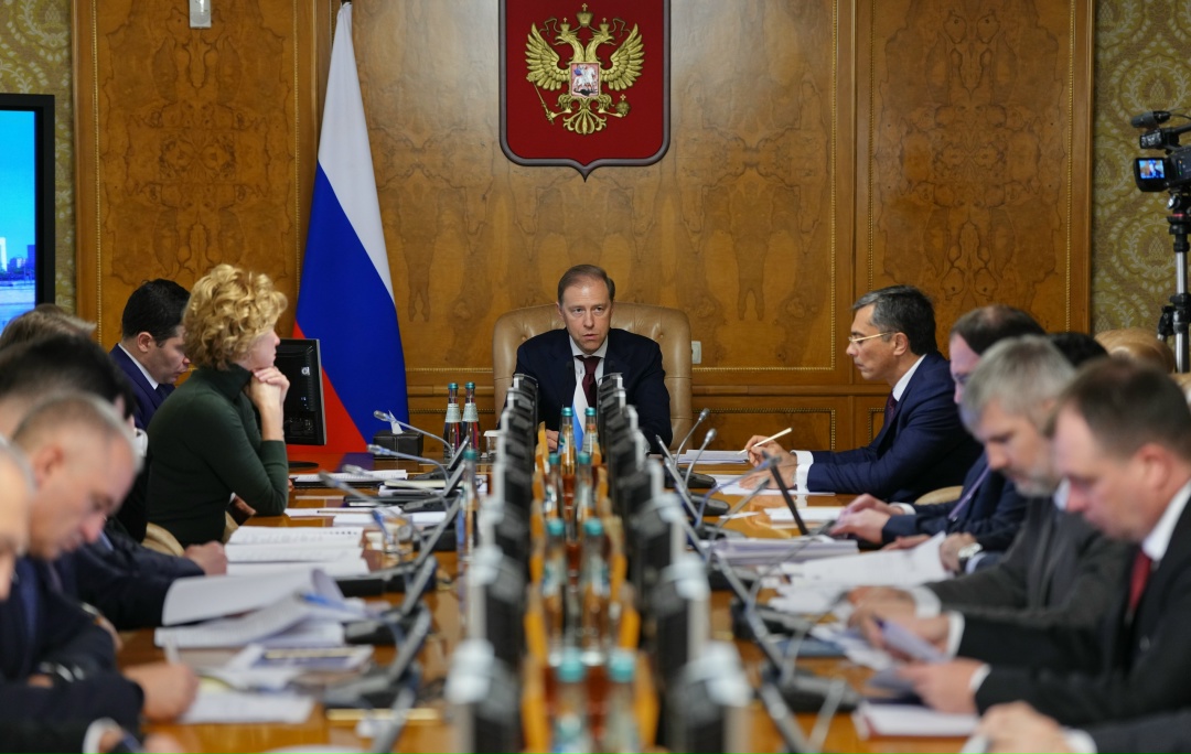 Денис Мантуров провел заседание правительственной комиссии по промышленности.