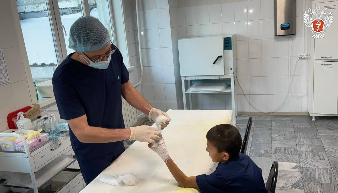 Врачи Иркутской области спасли палец 12-летнему ребенку