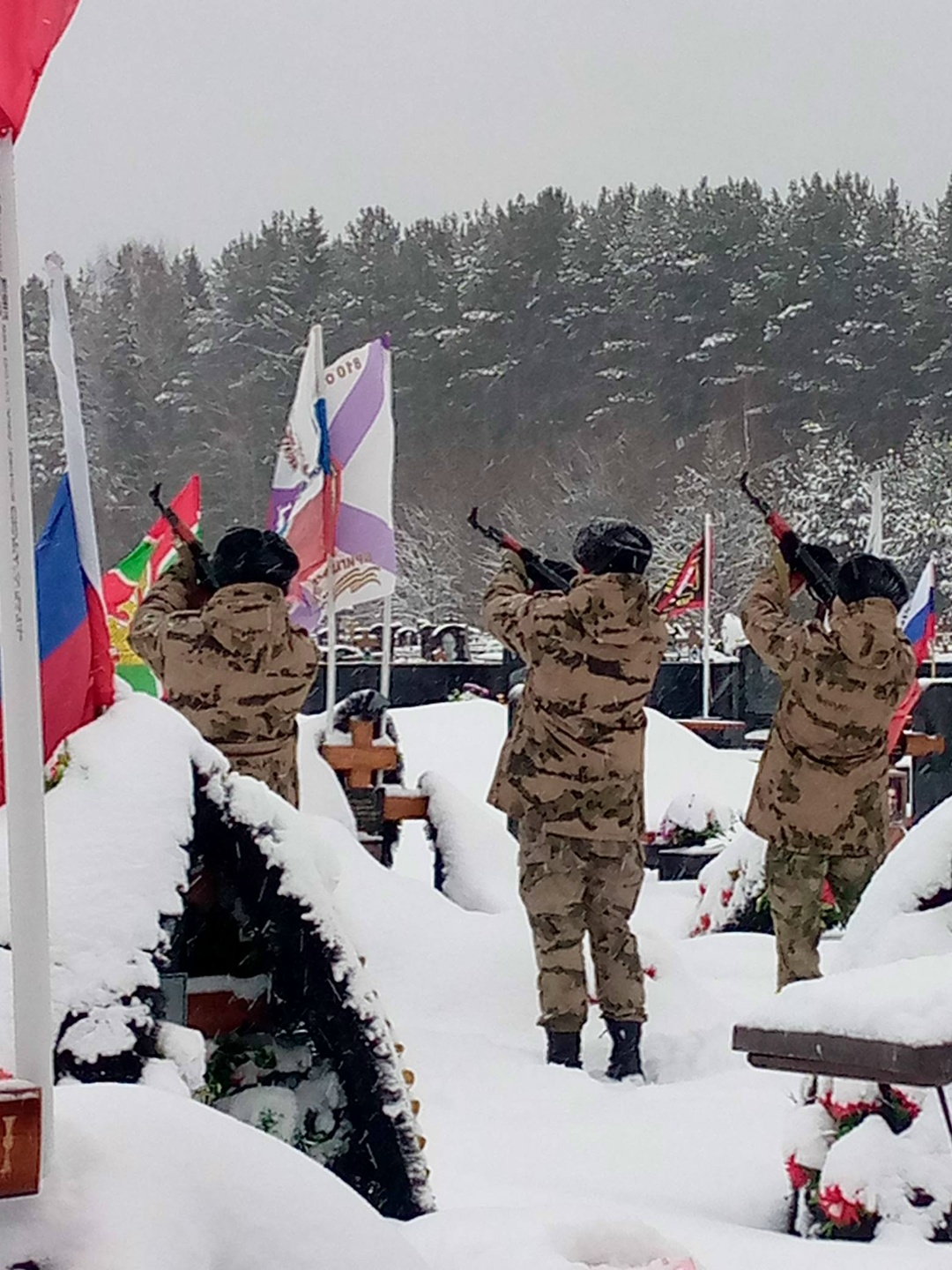 В Сыктывкаре состоялись церемония прощания и похороны Руководителя Печорского управления Ростехнадзора Сергея Галынина, павшего смертью храбрых в зоне…