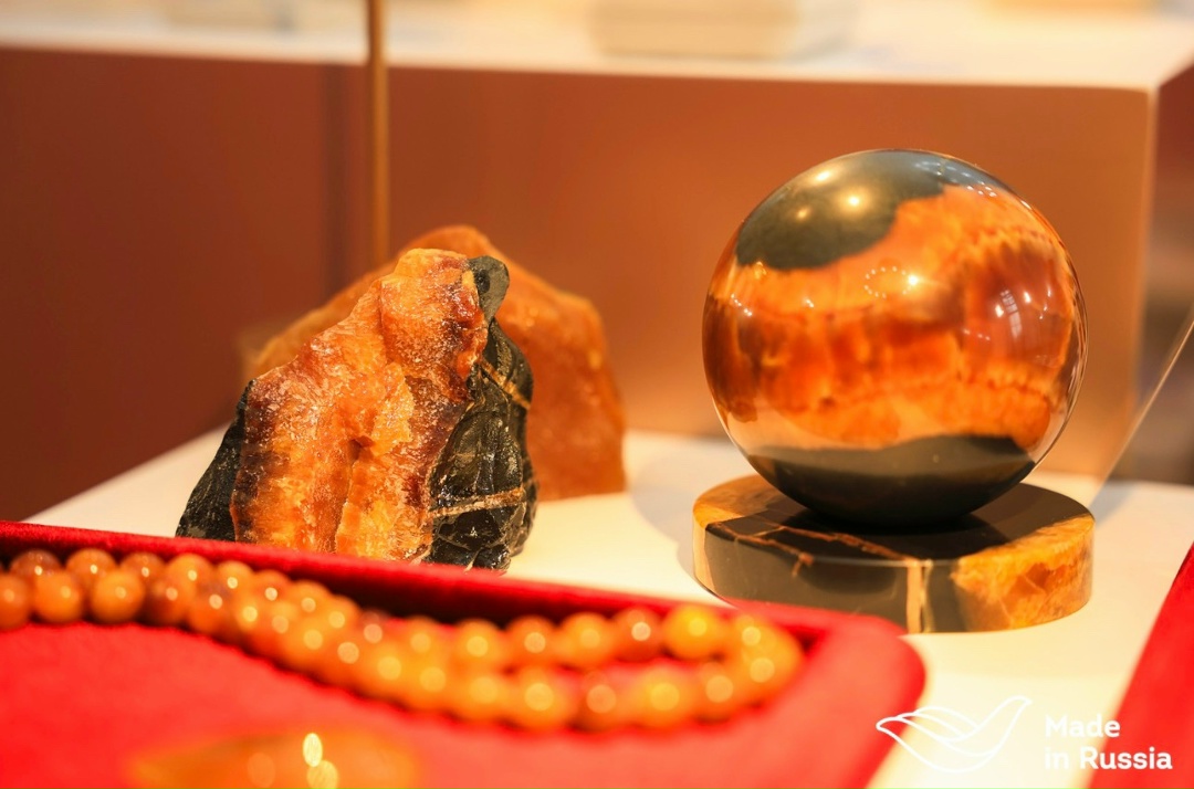 Продукция народных художественных промыслов встречает сегодня гостей на Discover Russia. Мероприятие проходит сегодня впервые в Пекине.