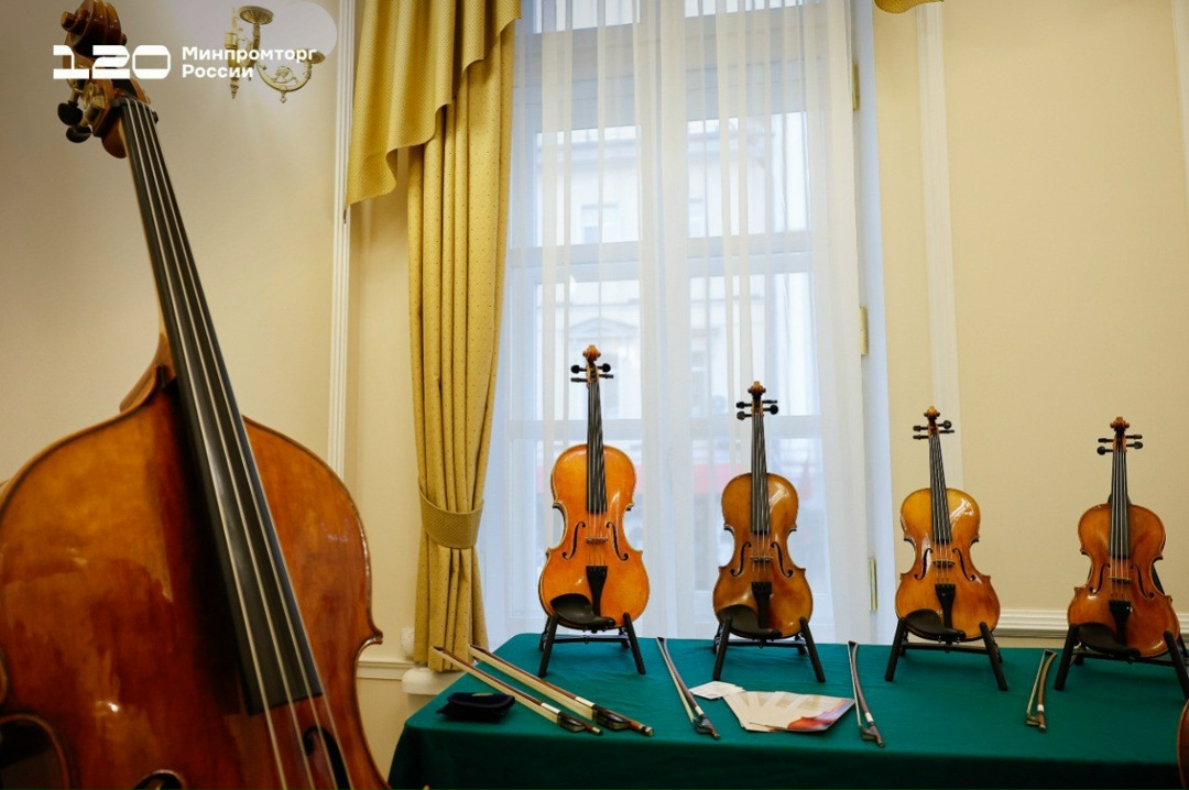 Глава Минпромторга России Антон Алиханов и Министр культуры Российской Федерации Ольга Любимова обсудили развитие производства музыкальных инструментов и…