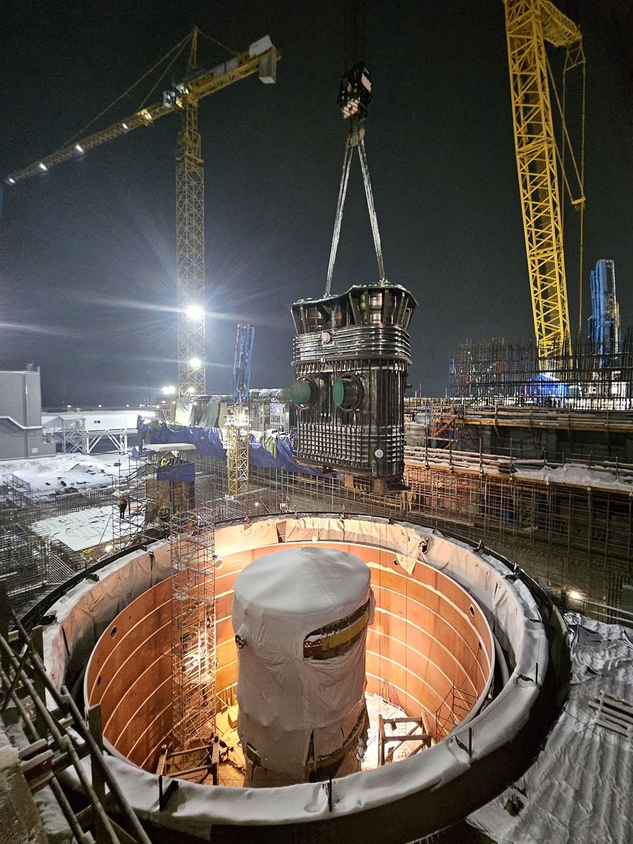 На стройплощадке Опытно-демонстрационного энергокомплекса IV поколения в Северске начался очередной этап монтажа реактора БРЕСТ-ОД-300