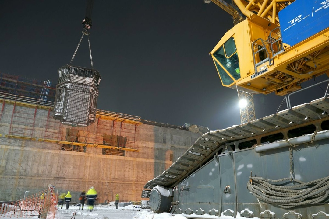 На стройплощадке Опытно-демонстрационного энергокомплекса IV поколения в Северске начался очередной этап монтажа реактора БРЕСТ-ОД-300