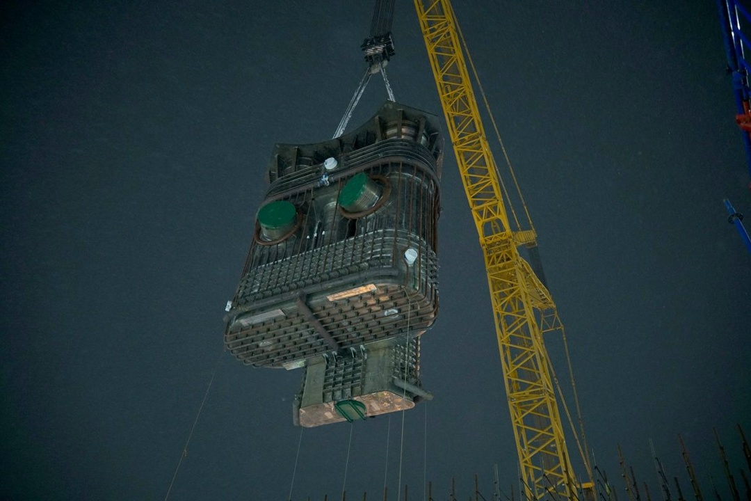 На стройплощадке Опытно-демонстрационного энергокомплекса IV поколения в Северске начался очередной этап монтажа реактора БРЕСТ-ОД-300