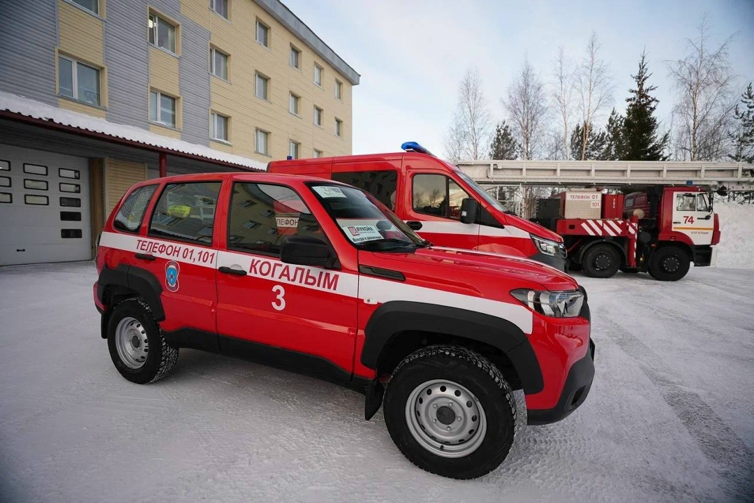 Супермобили для спасателей При поддержке нефтяников когалымские огнеборцы получили ключи от двух новых автомобилей.