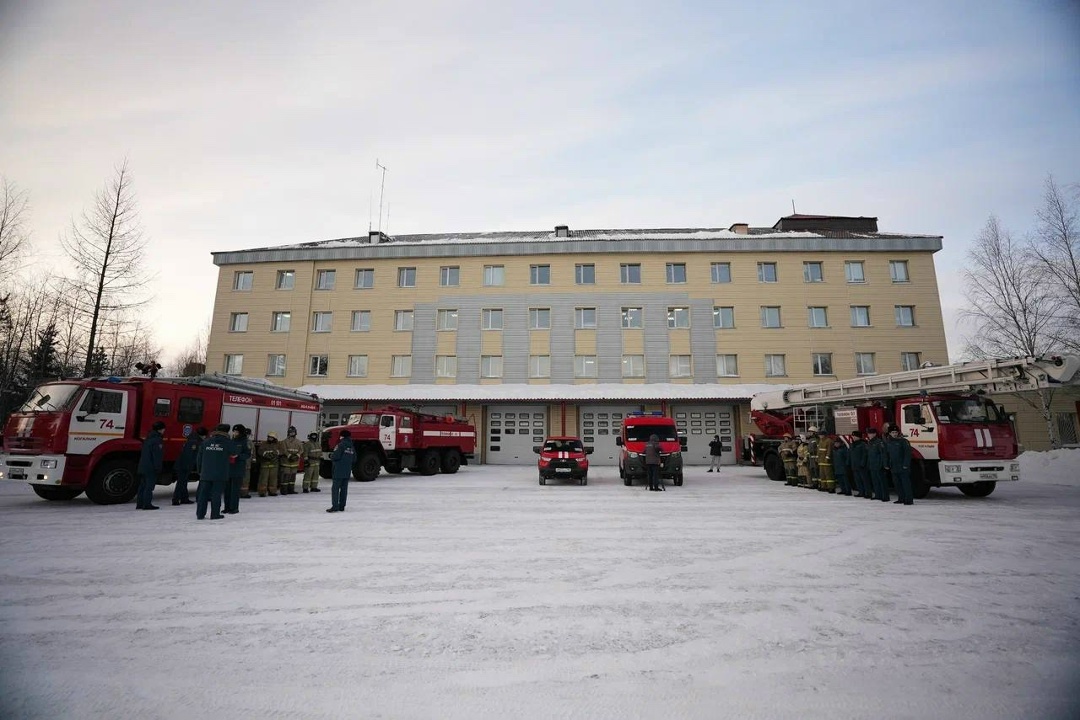 Супермобили для спасателей При поддержке нефтяников когалымские огнеборцы получили ключи от двух новых автомобилей.