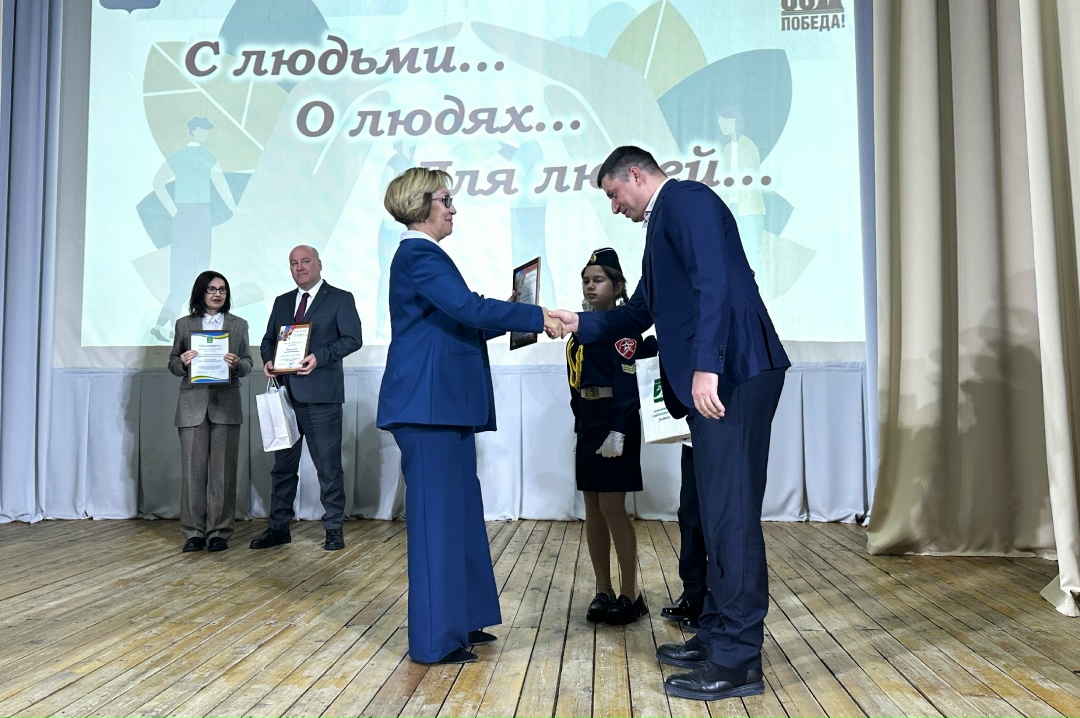 СОЦИАЛЬНОЕ ПАРТНЕРСТВО Администрация Свободненского района отметила вклад компании «Газпром переработка Благовещенск» в развитие сельских школ