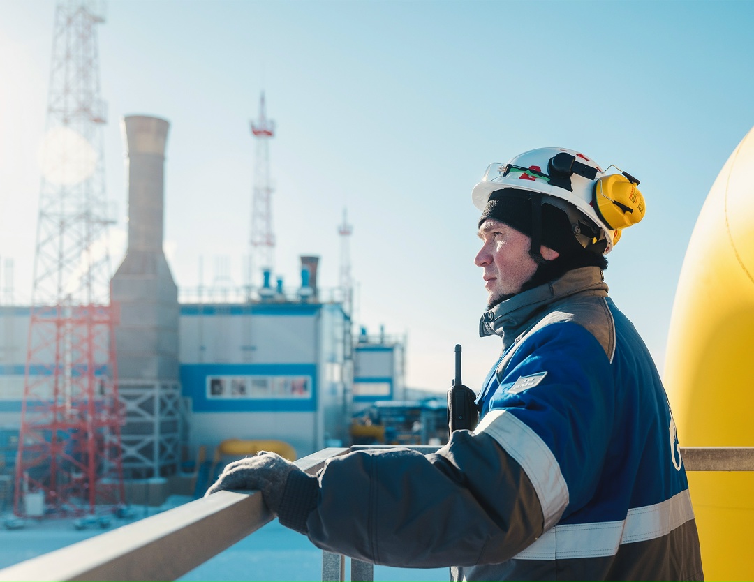 Иногда стоит подняться повыше, чтобы увидеть зиму во всей красе: солнечное гало, заснеженный лес и мощные газовые магистрали. Так выглядят КС-5 «Нагорная» в…