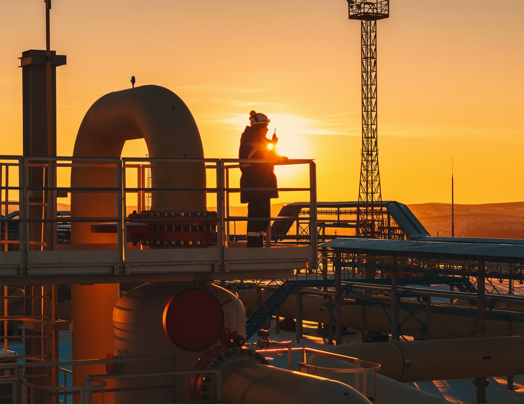 Иногда стоит подняться повыше, чтобы увидеть зиму во всей красе: солнечное гало, заснеженный лес и мощные газовые магистрали. Так выглядят КС-5 «Нагорная» в…