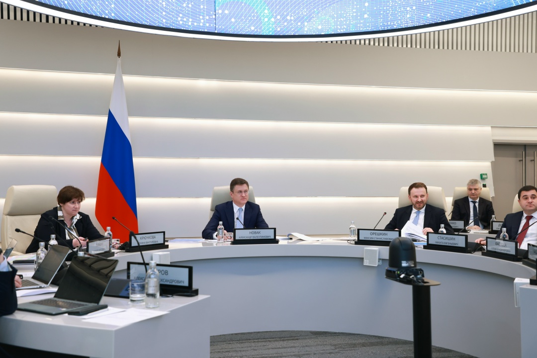 Александр Новак провел совещание по текущей ситуации в экономике.