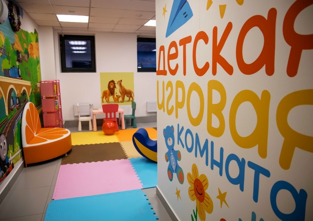 Андрей Никитин ознакомился с модернизацией вокзала и порта Мариуполя