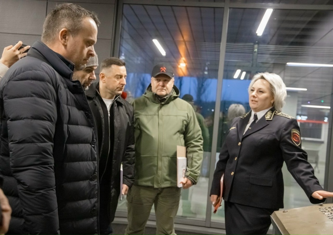 Андрей Никитин ознакомился с модернизацией вокзала и порта Мариуполя