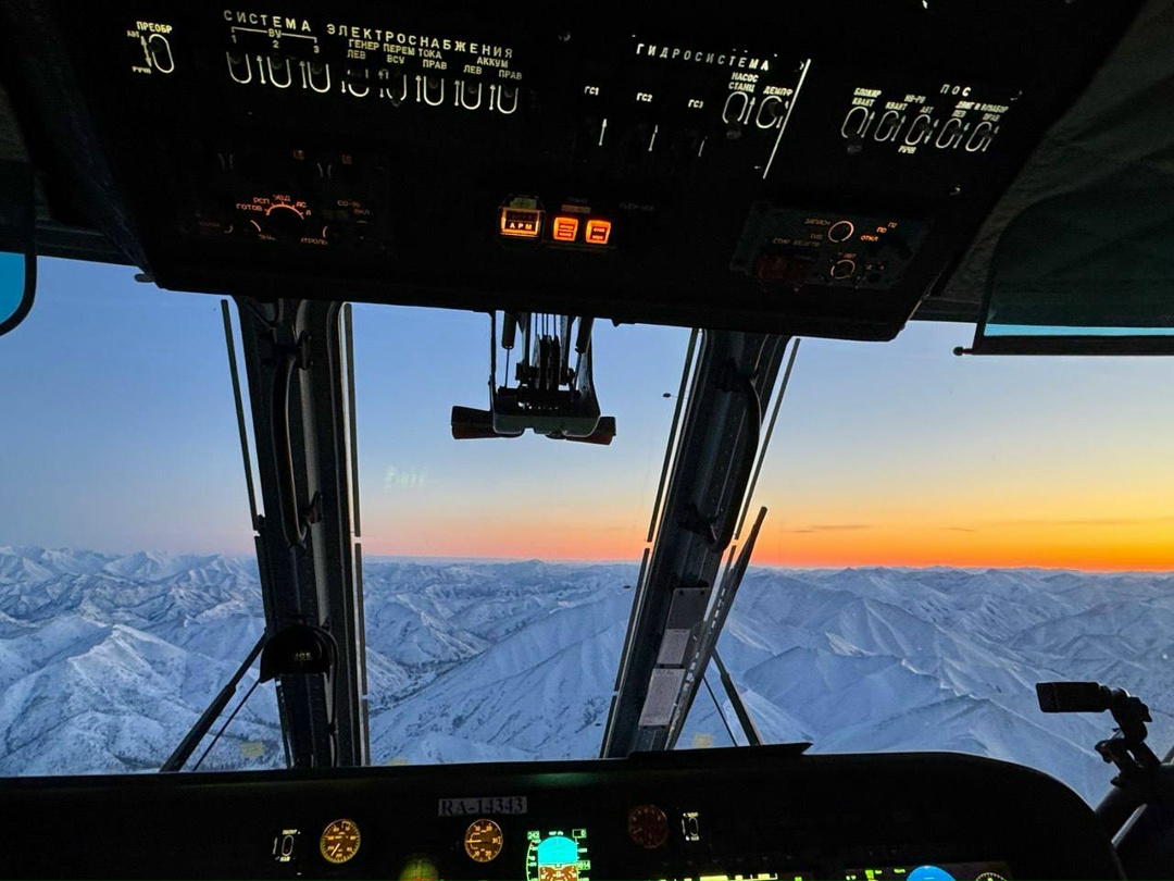 Зимние закаты — еще красивее из кабины вертолета