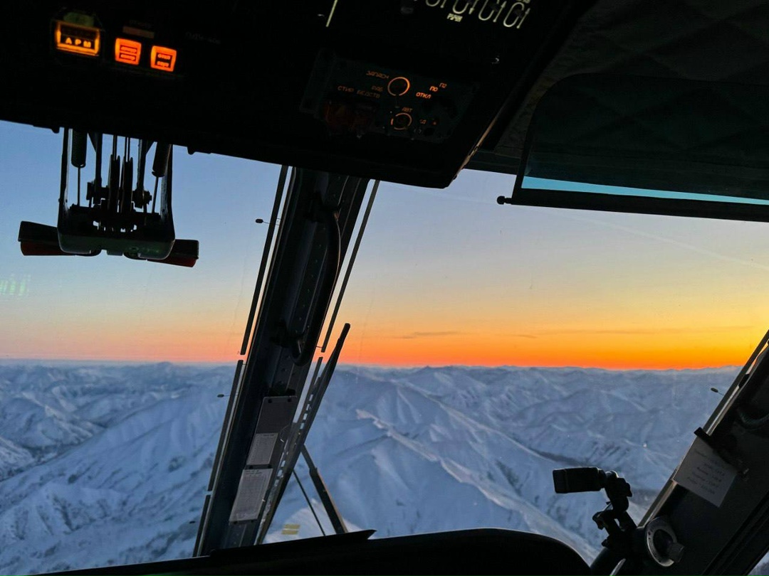 Зимние закаты — еще красивее из кабины вертолета