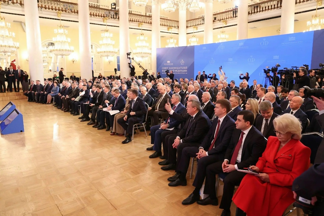 Глава Минстроя России Ирек Файзуллин выступил с докладом на заседании Совета законодателей РФ при Федеральном Собрании РФ