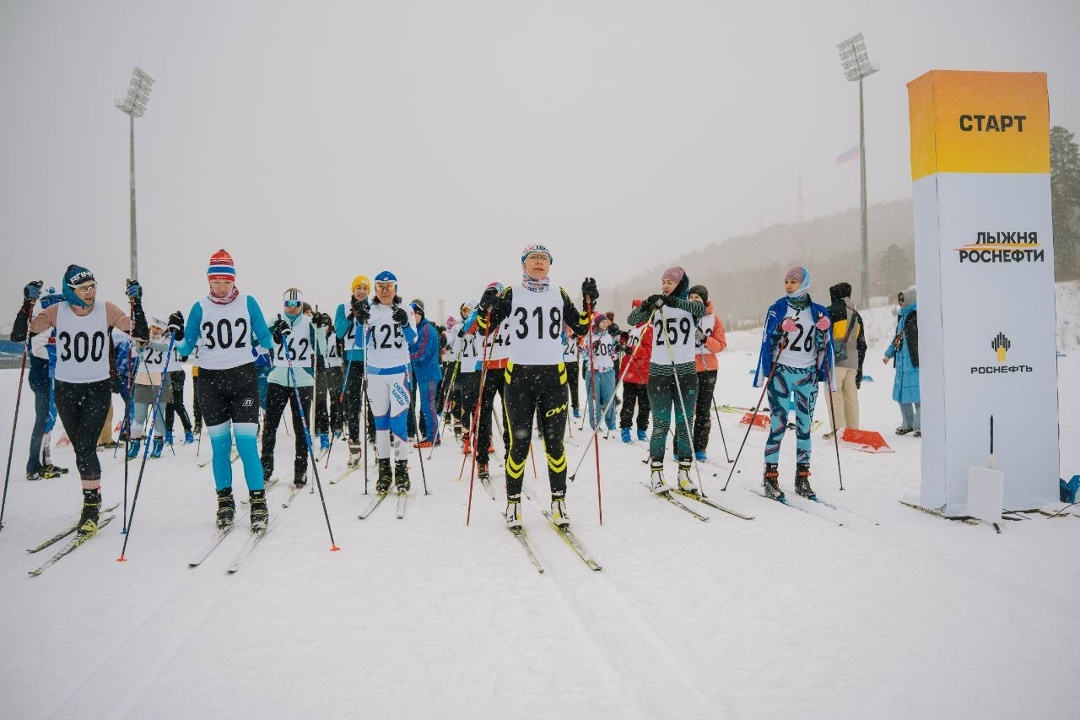 «Лыжня Роснефти»: зима в движении В Красноярске прошли корпоративные лыжные гонки «Лыжня Роснефти»