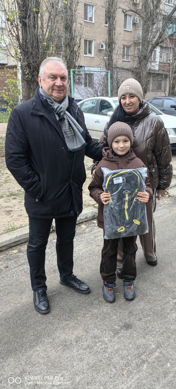 Запорожское управление Ростехнадзора в рамках благотворительной акции «Ёлка желаний» исполнило новогодние пожелания 4-летней Кристины Ильиной и 8-летнего…