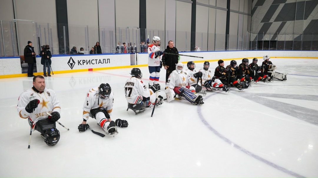 Валентина Матвиенко посетила тренировку команды по следж-хоккею из Санкт-Петербурга, в составе которой ветераны СВО