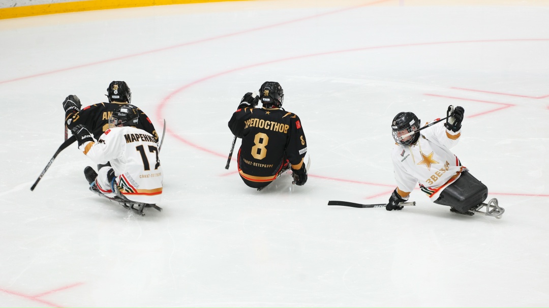 Валентина Матвиенко посетила тренировку команды по следж-хоккею из Санкт-Петербурга, в составе которой ветераны СВО