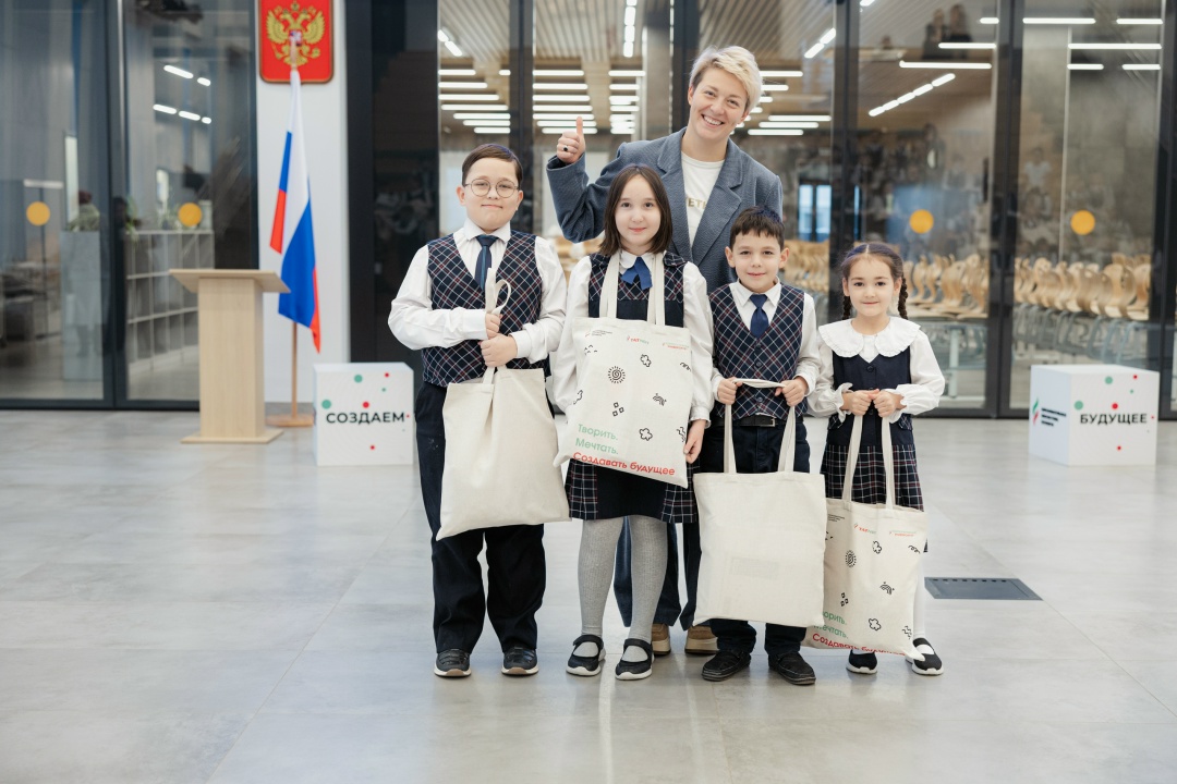 От роботов-экологов до марсианских нефтяников: дети рисуют профессии будущего