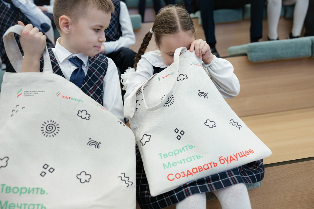 От роботов-экологов до марсианских нефтяников: дети рисуют профессии будущего