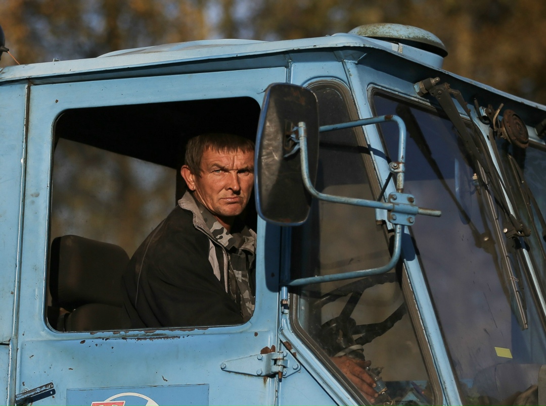 В числе самых дефицитных специалистов в АПК в этом году были овощеводы, трактористы и дояры, пишет поле рф со ссылкой на Роструд. «По данным портала “Работа…