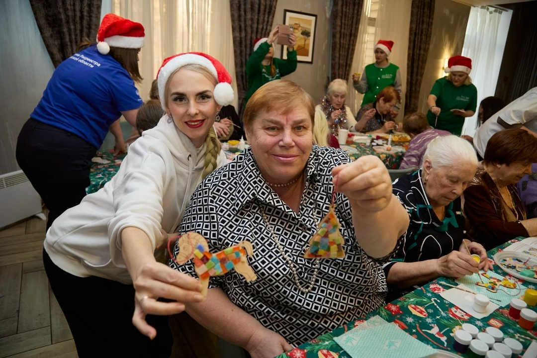 ДОБРЫЕ ДЕЛА КАК ОБРАЗ ЖИЗНИ Волонтеры из Белогорска и Свободного подарили пожилым подопечным Свободненского комплексного центра социального обслуживания…