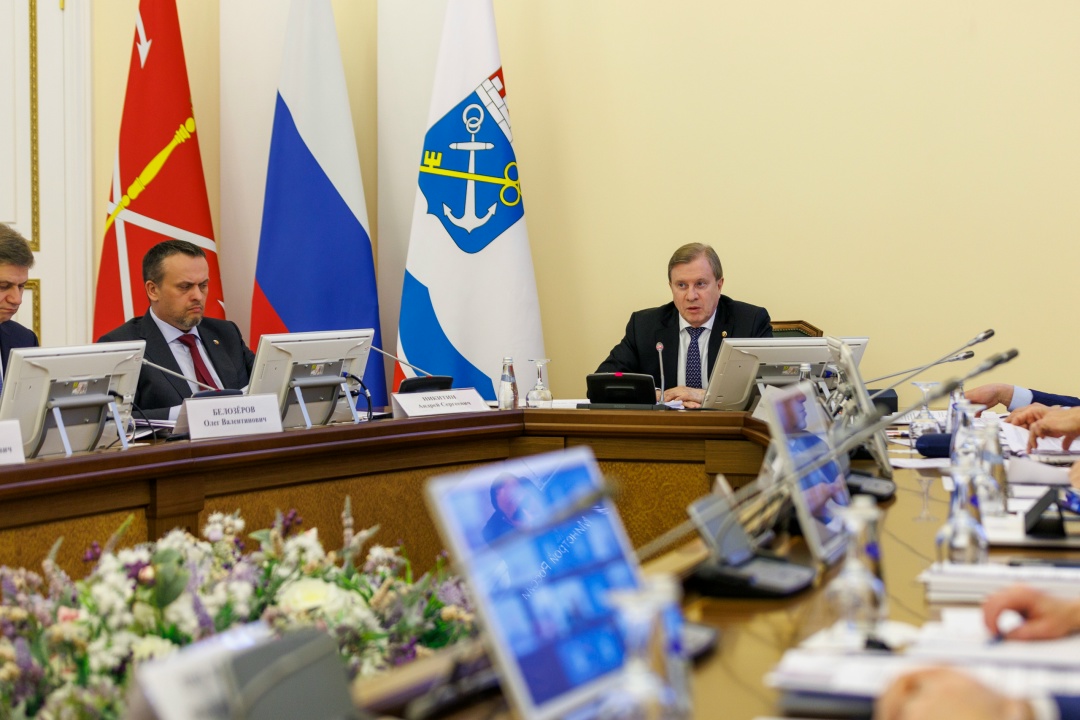 Виталий Савельев провел заседание координационного совета по развитию транспортной системы Санкт-Петербурга и Ленинградской области.