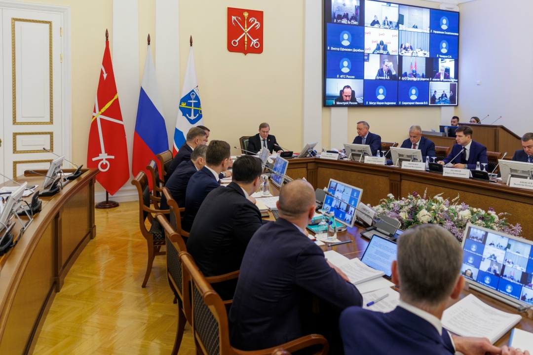 Виталий Савельев провел заседание координационного совета по развитию транспортной системы Санкт-Петербурга и Ленинградской области.