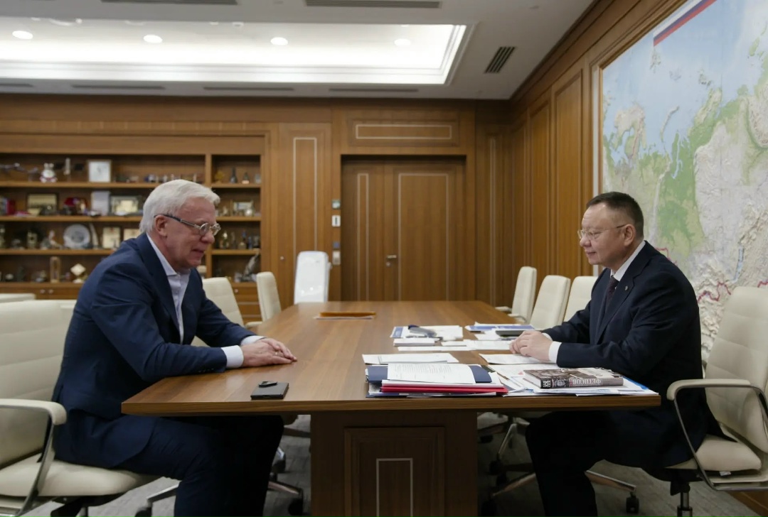 Глава Минстроя России Ирек Файзуллин провел рабочую встречу с первым заместителем председателя Комитета Госдумы по экологии, природным ресурсам и охране…