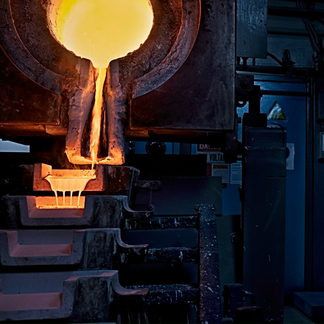 Люди в серебре, которые делают золото.