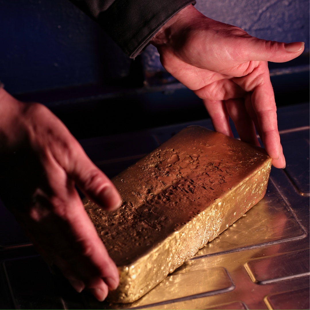 Люди в серебре, которые делают золото.